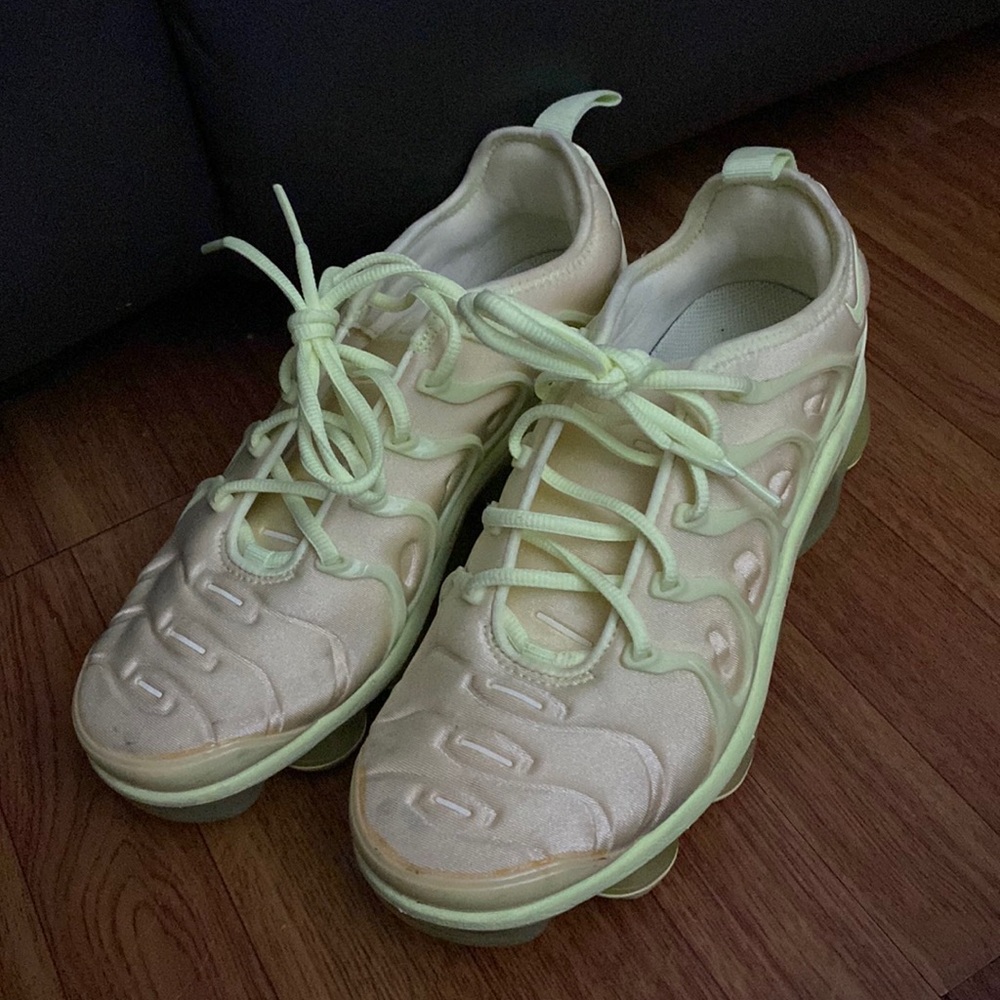 Womens air VaporMax plus barely volt